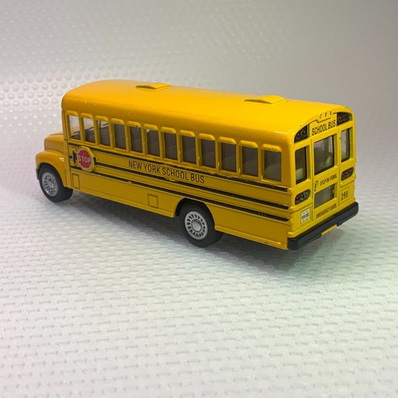Kinsfun - Yellow School Bus - Door Opens - 5'' - Picture 4 of 8